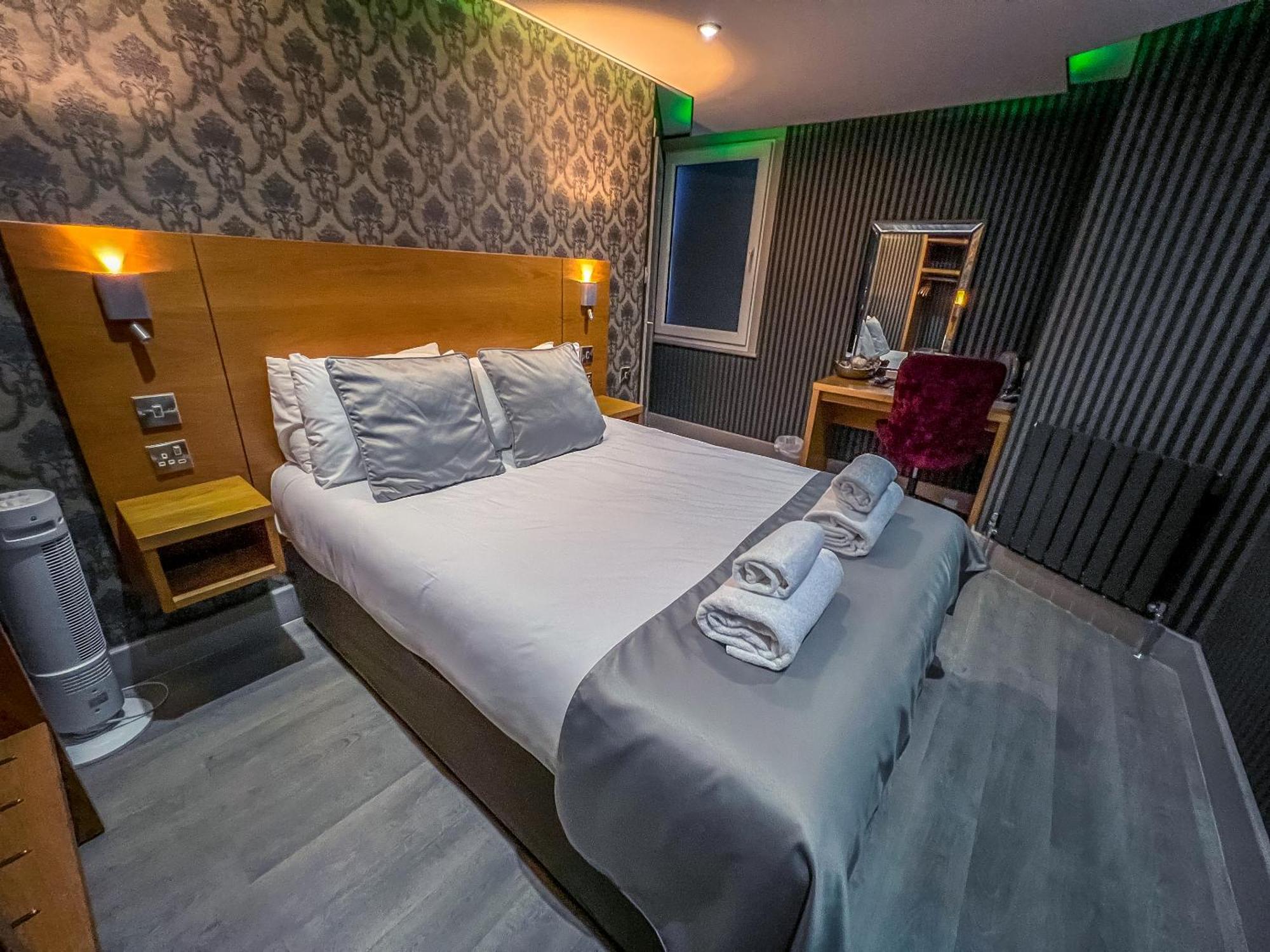 Quayside Hotel & Bar Бостон Экстерьер фото